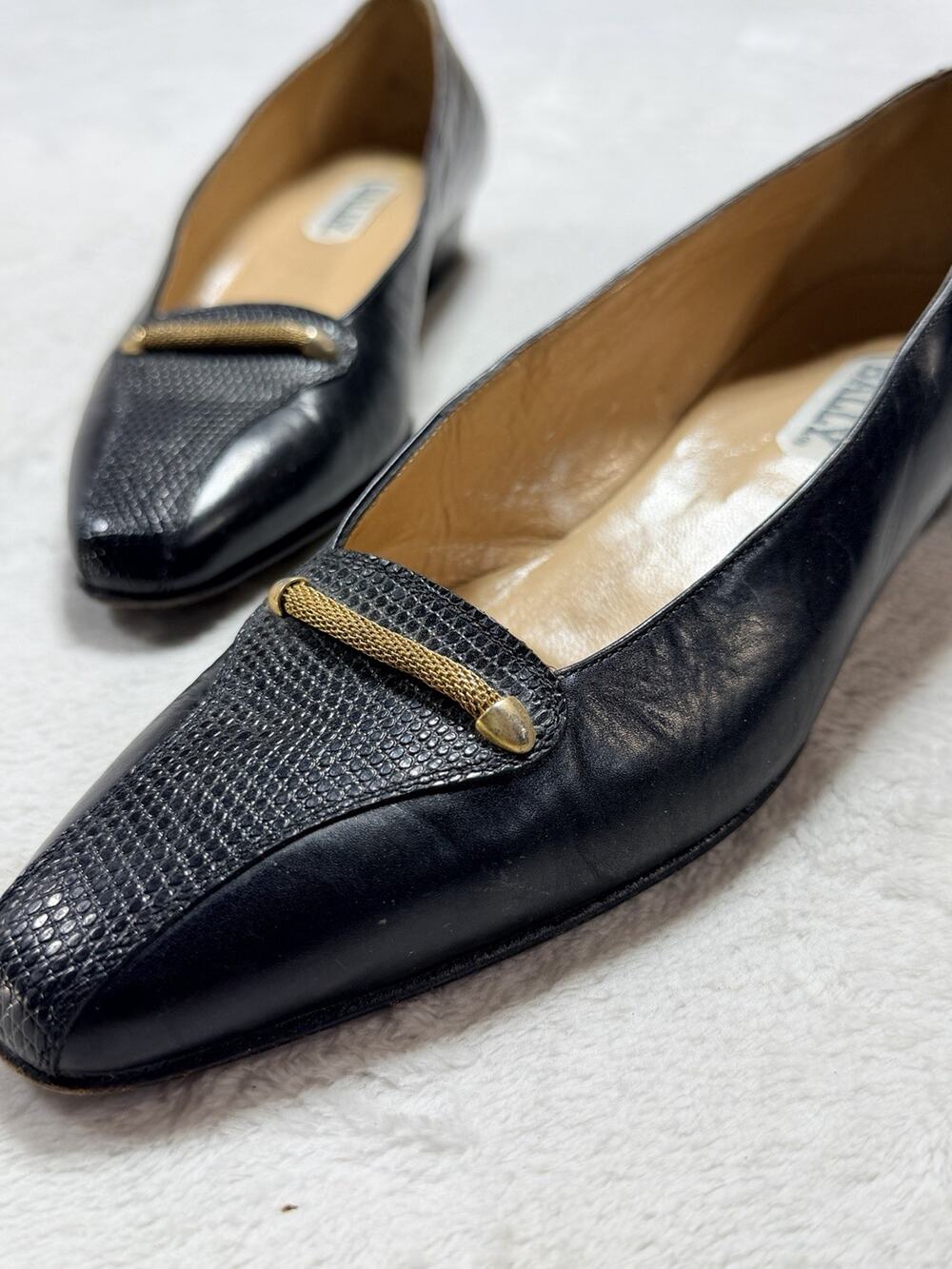 Bally Italian Black Leather Textured Pointed Toe Pumps Womens 7.5N Medium Heel